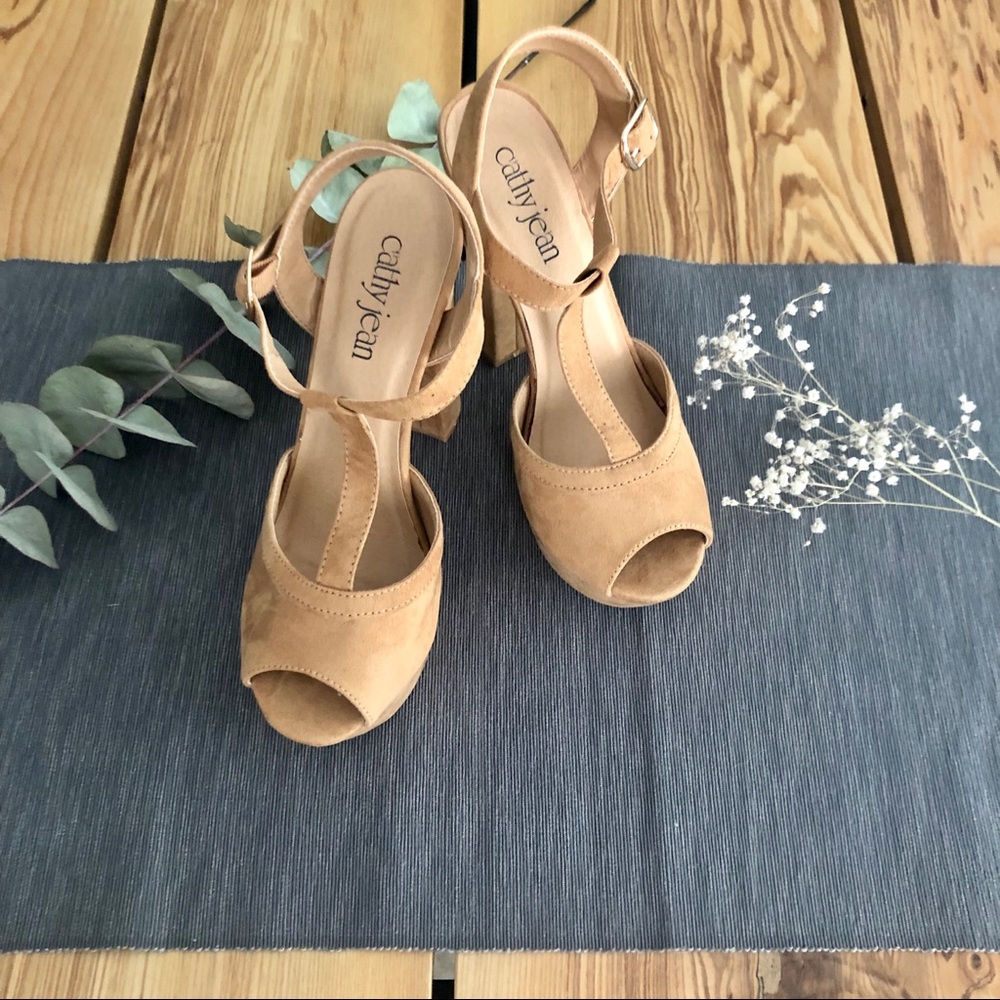 Suede Pumps, never been worn!